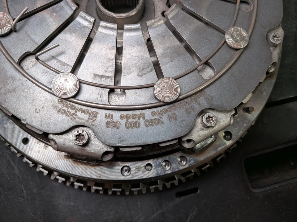 04-10 BMW M5 M6 S85 SMG VOLANTE DE INERCIA DE DOBLE MASA con embrague 5,0 L V10 OEM Foto 4 de 4