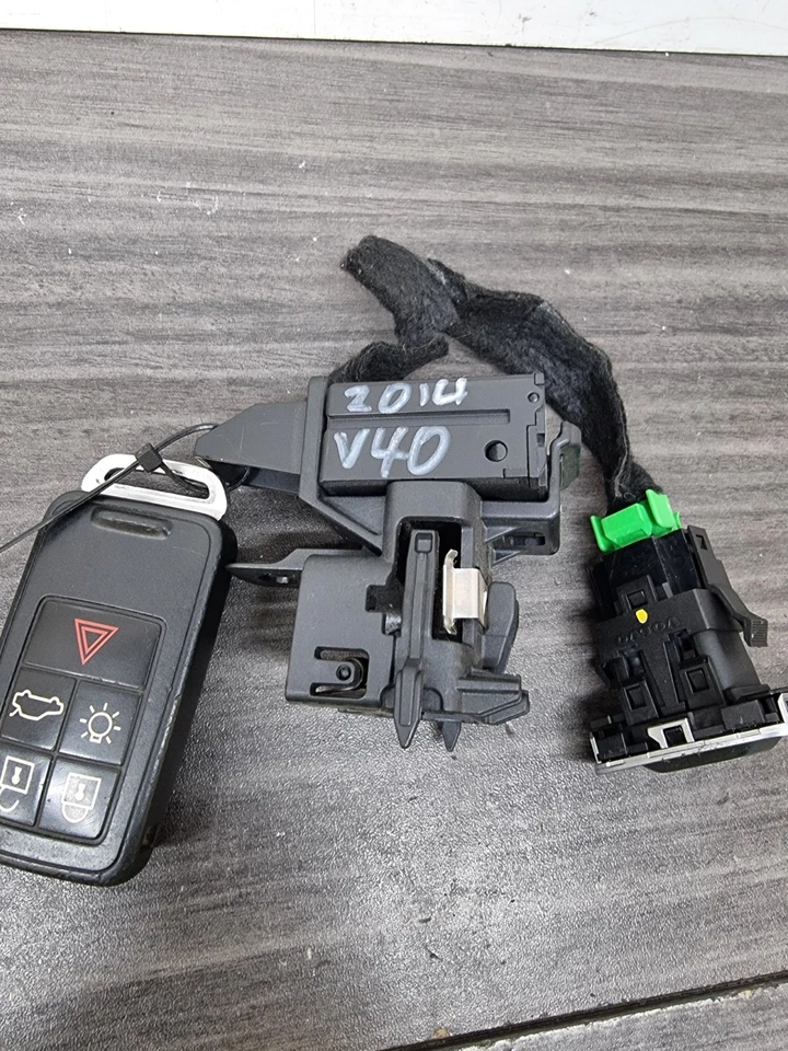 VOLVO V40 2012-2016 IGNITION LOCK BARREL WITH KEY 28227917 - Image 3 of 4
