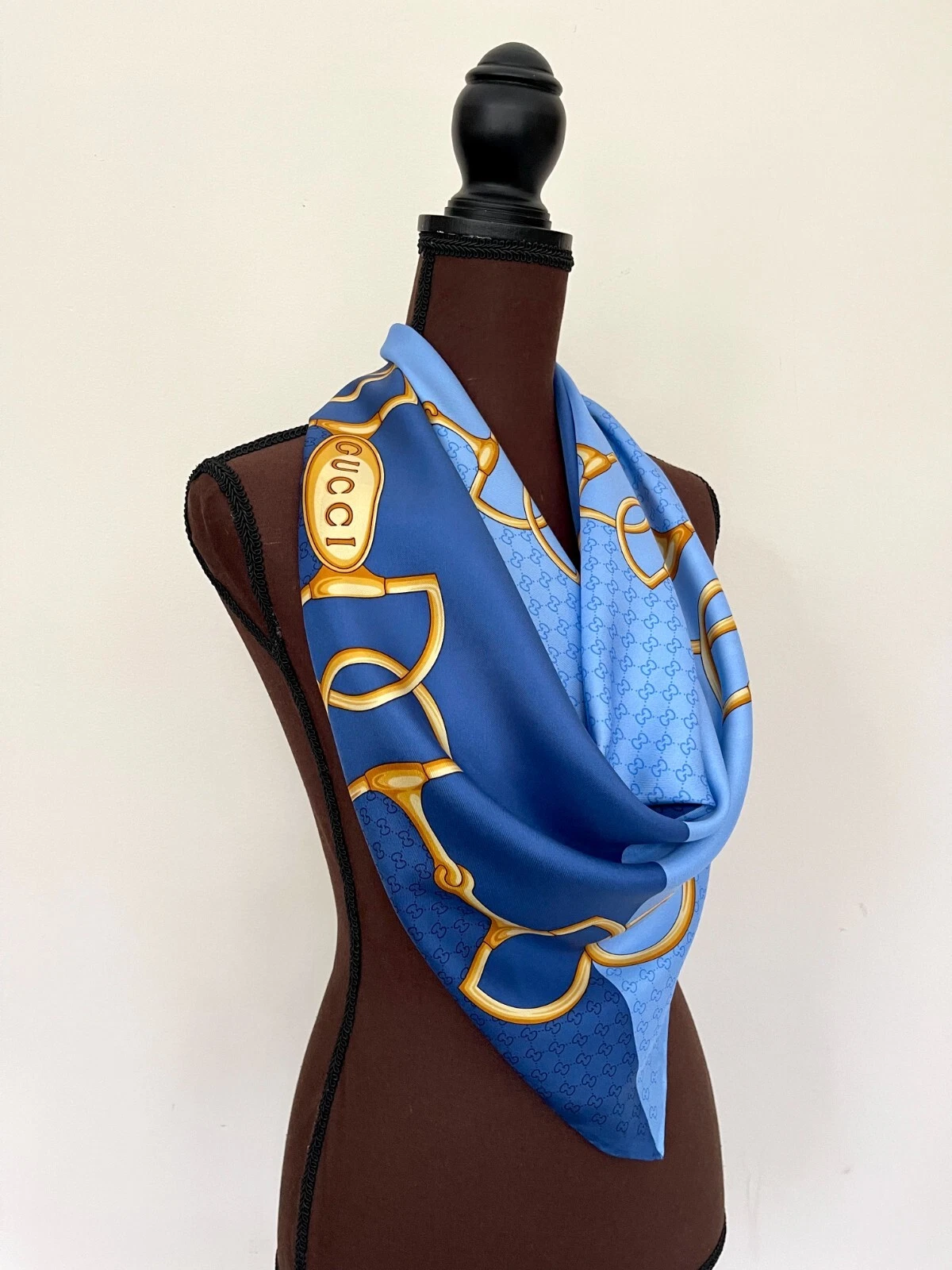 Neuf écharpe logo Gucci cheval imprimé équestre double enveloppe soie bleue