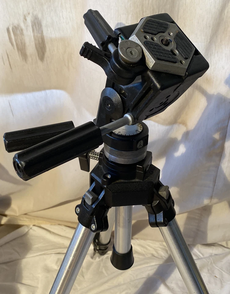 REDUCED BOGEN MANFROTTO 3021/3020 TRIPOD 3047 Head QR Plate Complete - Image 3 of 4