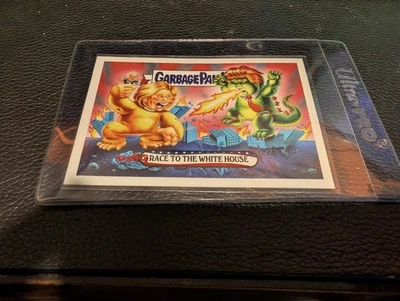 GPK 2016 DisgRACE to the WHITE HOUSE CARD 1 Donald Trump Vs Hillary Gpk - Bild 1 von 3