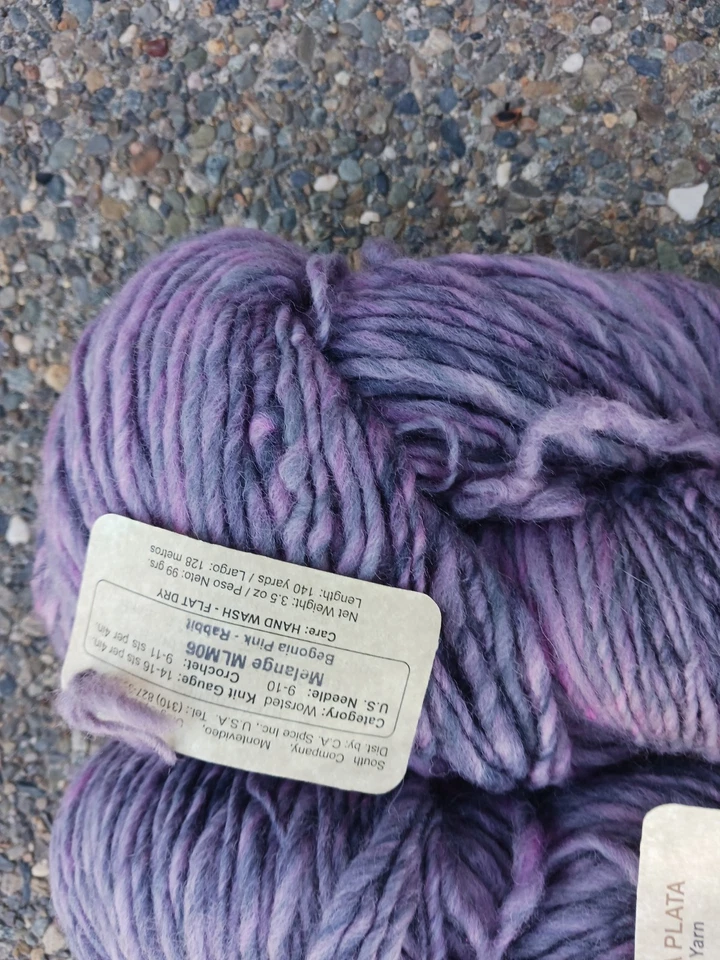 2 x 3.5 oz Rio De La Plate hand spun kettle dyed wool. Mix of greys. 140 yds. - Image 2 of 3