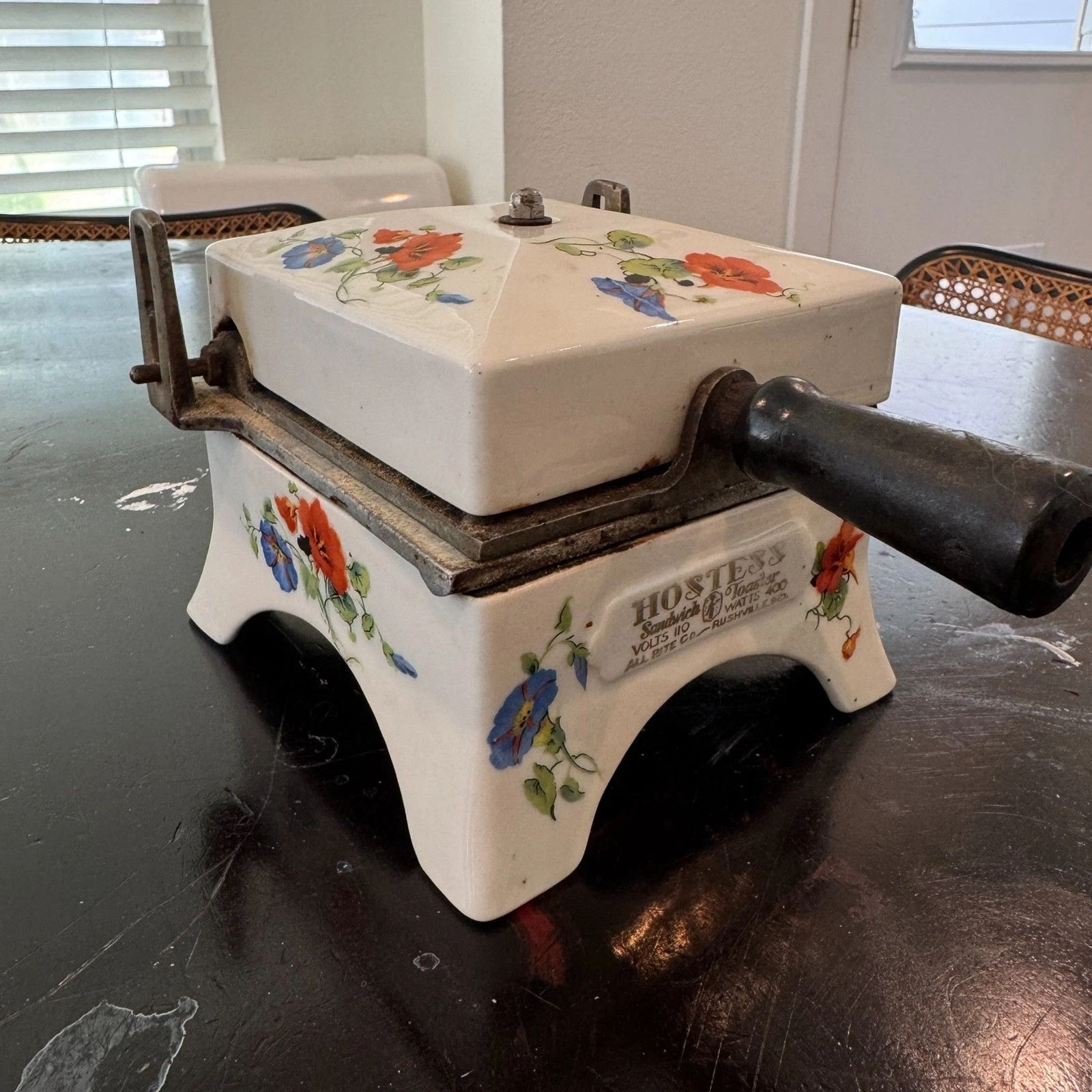 Vintage1930s All Rite Co. Art Deco Hostess Porcelain Floral Sandwich Press
Opens in a new window or 