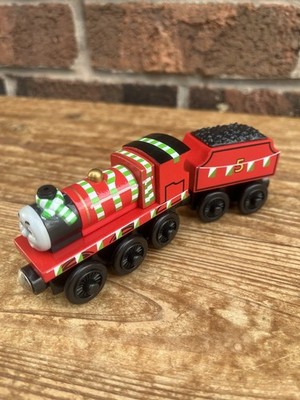 Thomas The Tank Engine & Friends Holzeisenbahn JAMES IN TEAMFARBEN