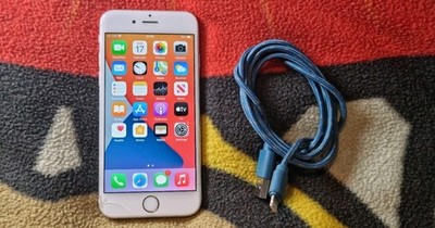 Apple iPhone 6s - 64GB - Silber (Locked to 3) 