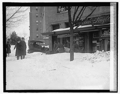 Photo:Knickerbocker Theater Snowstorm 1922 Storefront Carestrians
