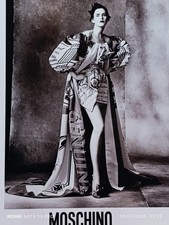 Scarpe a mano donna moda tacco alto stampa gamba lunga pubblicità MOSCHINO