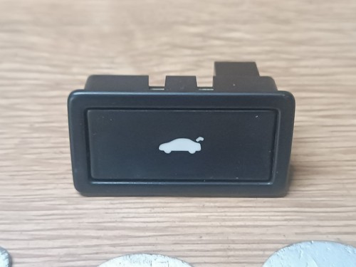 Schalter Taster elektrische Heckklappe VW Phaeton 3D Bj.07 3D0959831C