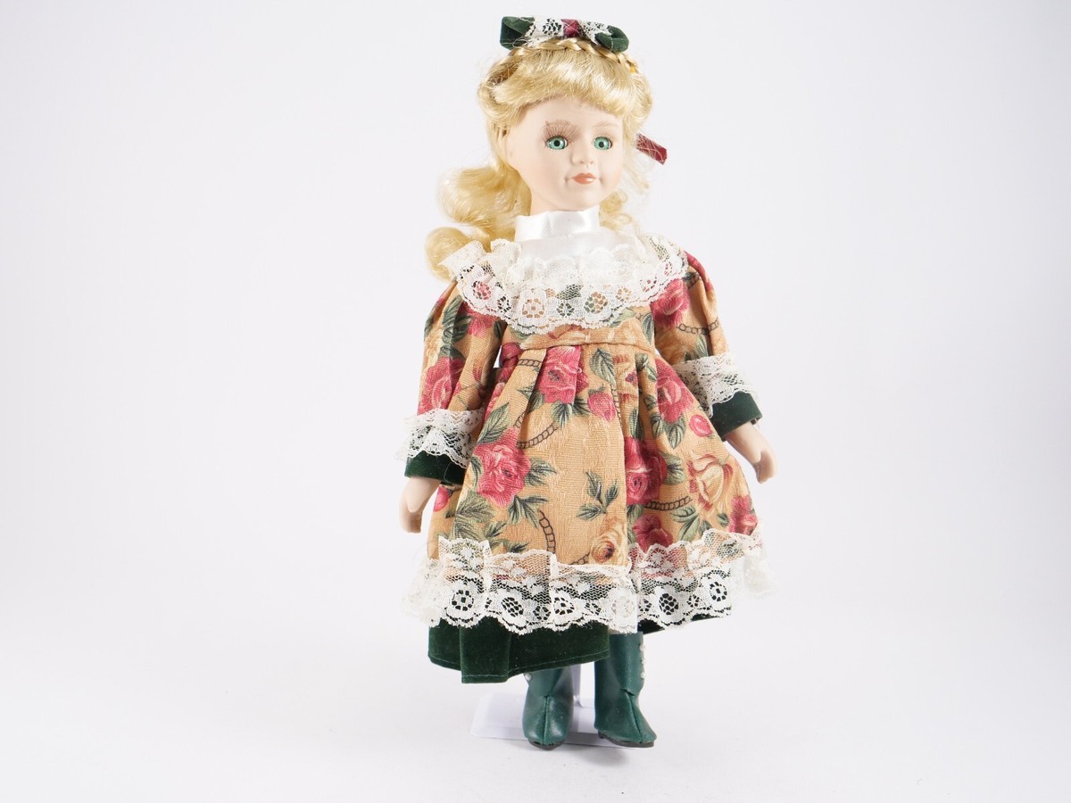 Poupée fille en porcelaine - France
