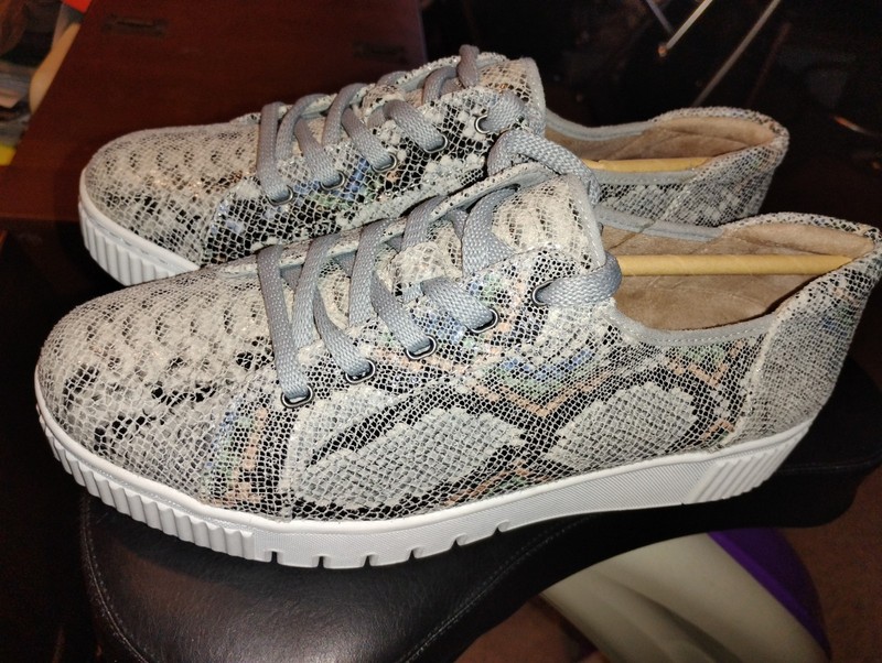 Women's Fashion Athletic Shoes Soul Naturalizer Brand! Size 9 Wide ** Brand New!