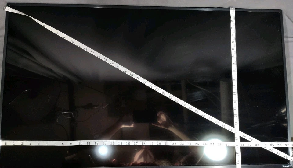 Hisense 43" TV Roku LCD LED 4K Television 60hz Smart No Remote No Stand #43R7E - Image 4 of 4