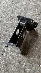 JOHN DEERE 1025R 1026R TRACTOR FRONT QUICK HITCH SUPPORT BRACKET LVA22590