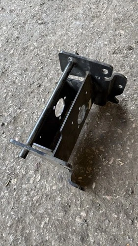 JOHN DEERE 1025R 1026R TRACTOR FRONT QUICK HITCH SUPPORT BRACKET LVA22590