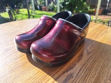Dansko Glossy Red Textured Clog Size 40 9 US Womens