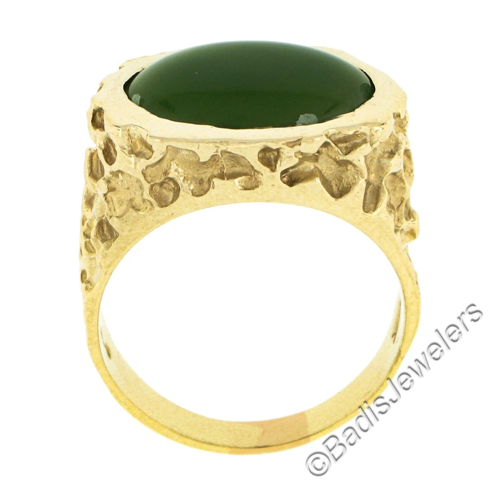 Anillo pepita lateral de jade verde cabujón ovalado de oro amarillo de 14K vintage para hombre Foto 2 de 4