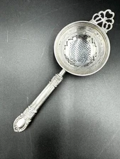 AMERICAN VICTORIAN BY LUNT STERLING SILVER HANDLE TEA STRAINER NO MONOGRAM