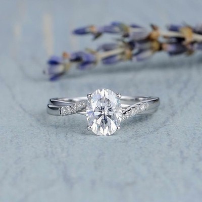 2Ct Oval Cut Simulated Diamond Stunning Wedding Band Ring 14K White Gold Plated