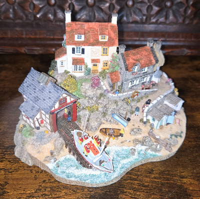 Danbury Mint The Country Village Collection By Jane Hart The Old Ship Inn