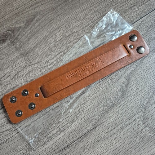 Uncharted 4 A Thiefs End PS4 Nathan Drake Scarf & Wristband Official Merchandise - Picture 2 of 4