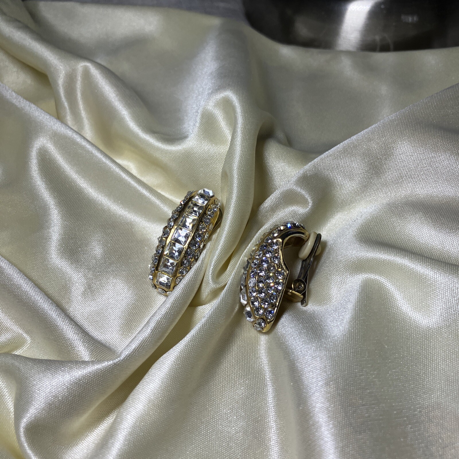 Sophisticated Stud Earrings for Every Occasion-image