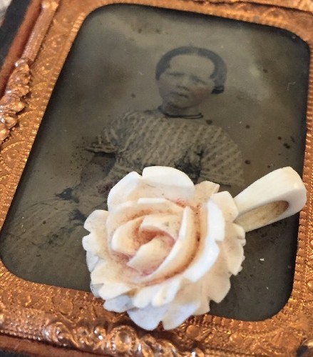 Precioso Colgante Natural Antiguo Vintage Tallado a Mano Rubor Rosa Original Paca - Imagen 1 de 6