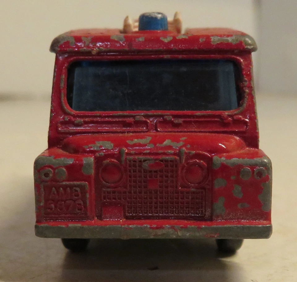 Matchbox #57 Land Rover Fire Truck GRAY PLASTIC WHEELS Rare HTF Kent Fire Brigad - Image 4 of 4