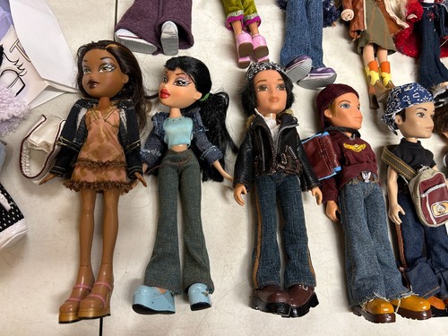 BRATZ DOLL MEGA LOT 14 FULLED DRESSED DOLLS BOY DOLL LOT 100'S OF ITEMS CLEAN - Picture 10 of 18