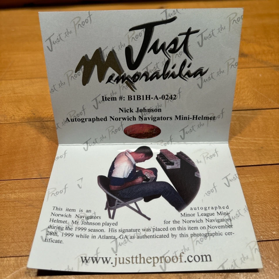 MINICASCO AUTOGRAFIADO FIRMADO POR NICK JOHNSON NORWICH NAVIGATORS SOLO MENORES CON CERTIFICADO DE AUTENTICIDAD Foto 2 de 4