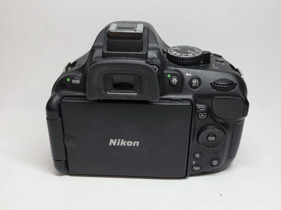 Nikon Kamera D5200 Gehäuse/Body schwarz, mit erst 3292 Auslösungen - Bild 4 von 4