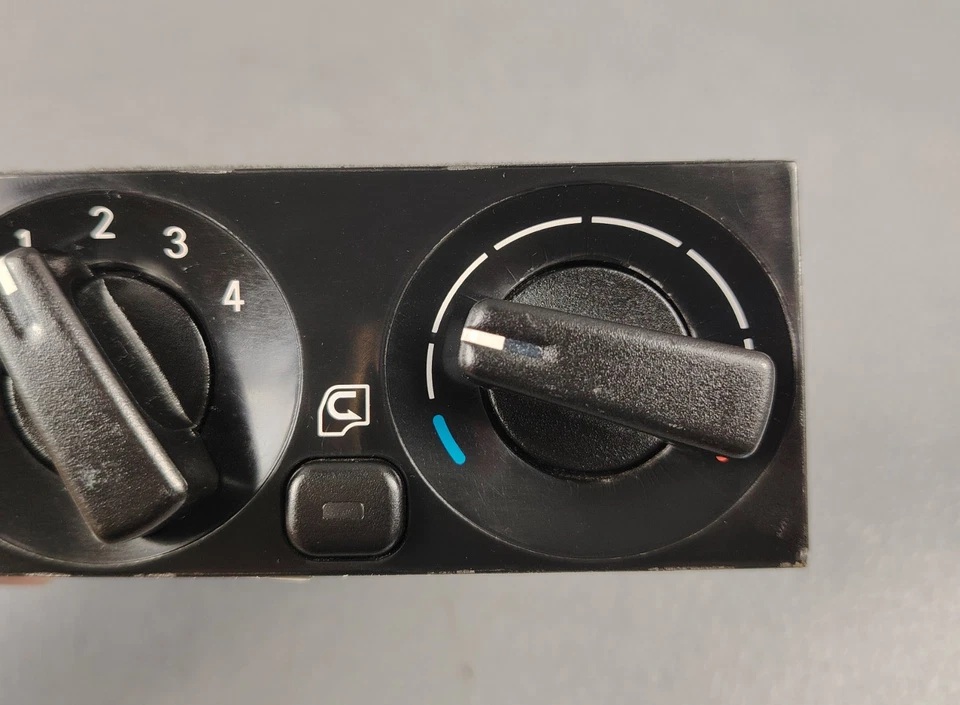 CONTROLADOR DE TEMPERATURA CLIMÁTICA PANEL AC MITSUBISHI FUSO FE CANTER 7C15 2008 R12 Foto 3 de 4