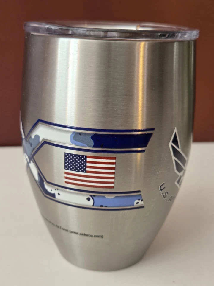 Taza Tervis Airforce aislada al vacío 'Resistente interior, Tervis exterior' Foto 3 de 4
