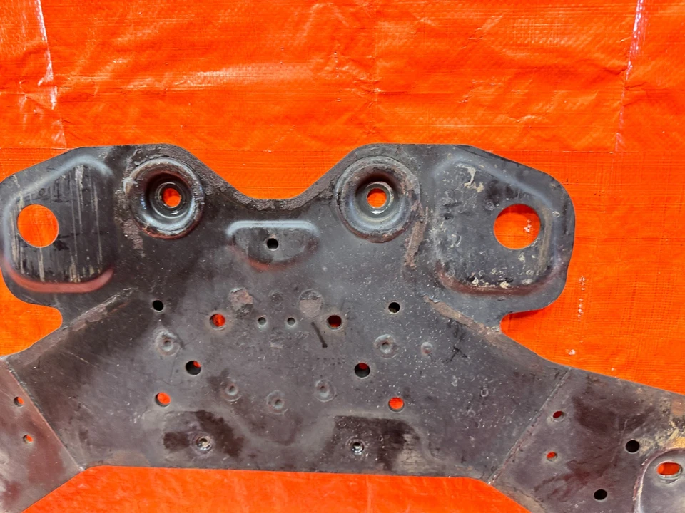 14-20 INFINITI Q50 17-20 Q60 - AWD TRACCIÓN TOTAL - SUBCHASIS DELANTERO PLACA DE DESLIZAMIENTO Foto 4 de 4