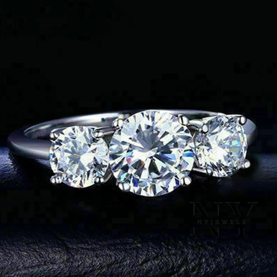 Anillo de compromiso Moissanite de tres piedras de oro blanco sólido de 14 k corte redondo de 3 quilates Foto 2 de 4