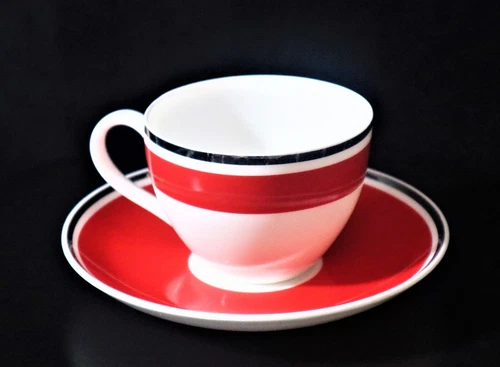 Villeroy & Boch Bone China Anmut My Colour CHERRY RED Flat Tea Cup & Saucer