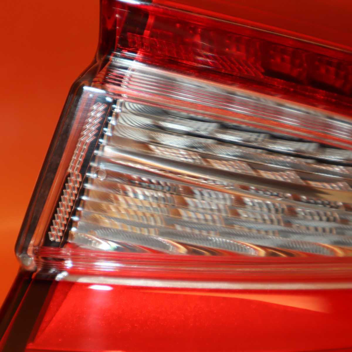 MASERATI LEVANTE TAIL LIGHT RIGHT PASSENGER 2017 2018 2019 2020 670106832 LED