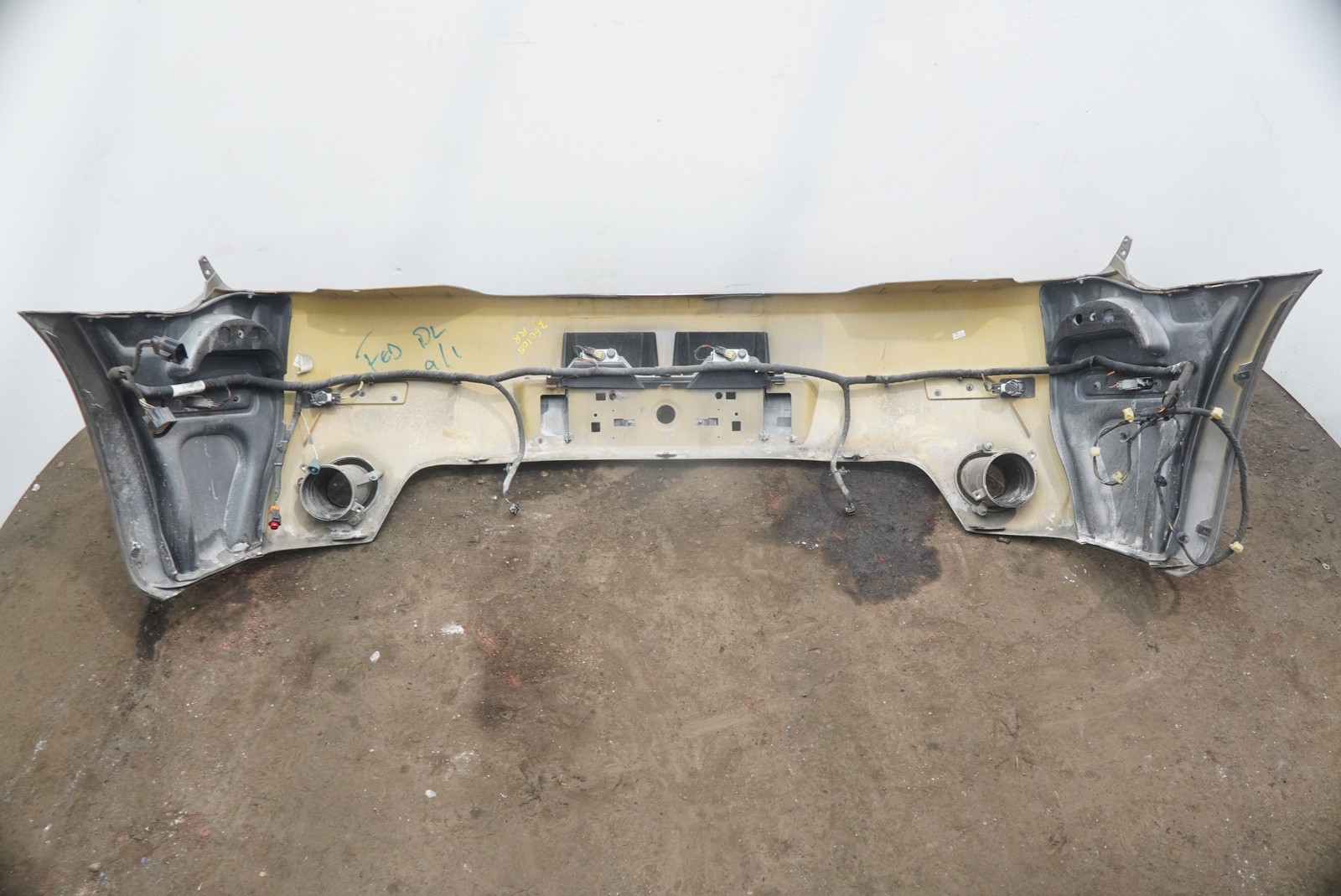 Rear Park Assist Bumper Cover Assembly Aston Martin V8 Vantage 2008 *Note*