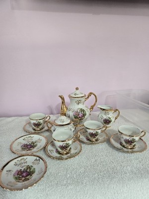 tea set with courting couple (porcelain)