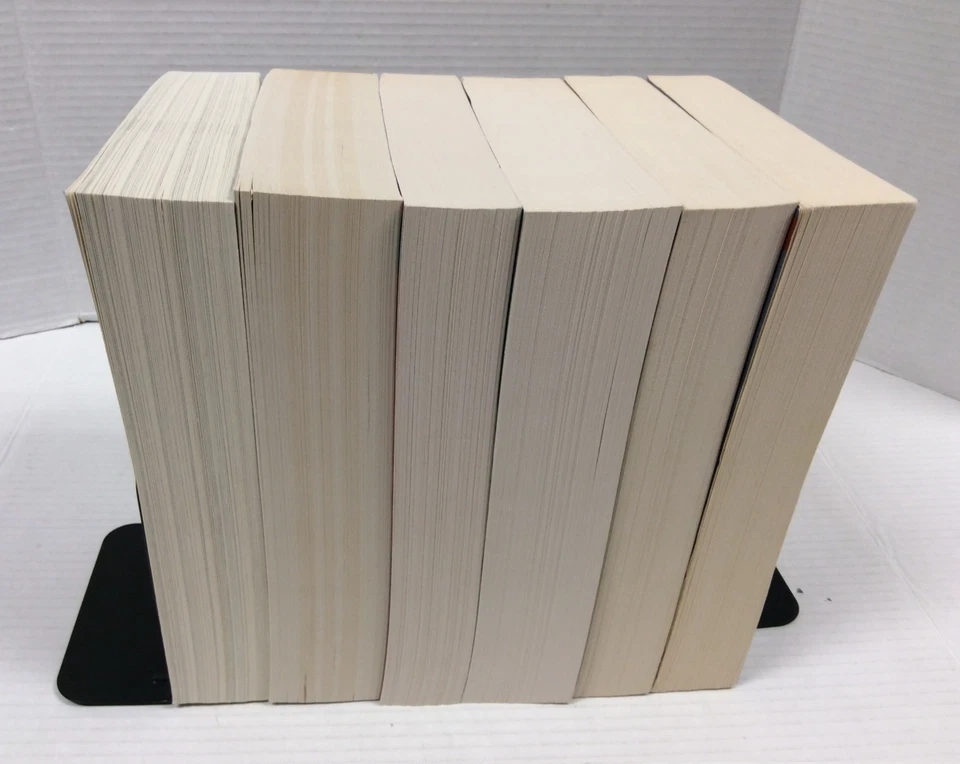 GAME OF THRONES LOT OF 6 LRG TRADE PB George RR Martin - Image 3 of 4