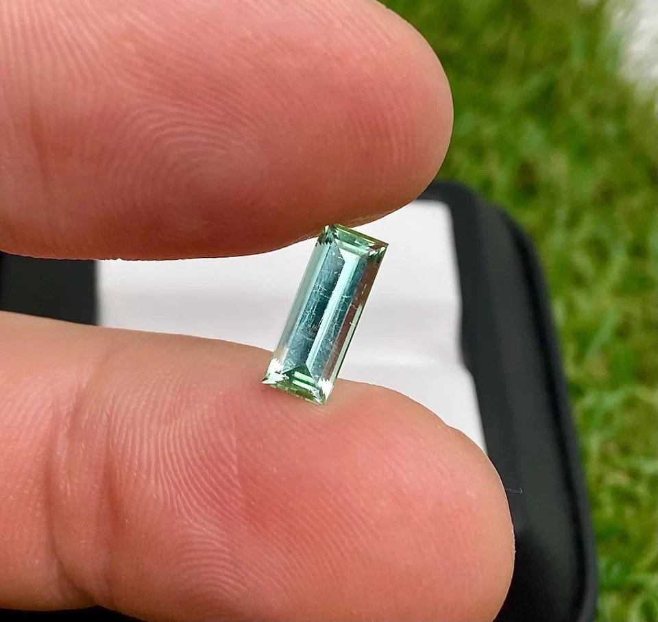 Natural Tourmaline Loose gemstone 1.45 Ct., Rectangle cut, Origin Nigeria - Image 2 of 4