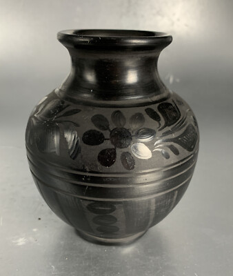 Schwarzkeramik Vase; Nadudvar Ungarn; Design Janos Nagy; 2002 Signiert