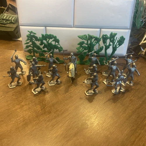 1965 Louis Marx 16 Silver Knights Horse Trees Plastic Figures Original Playset