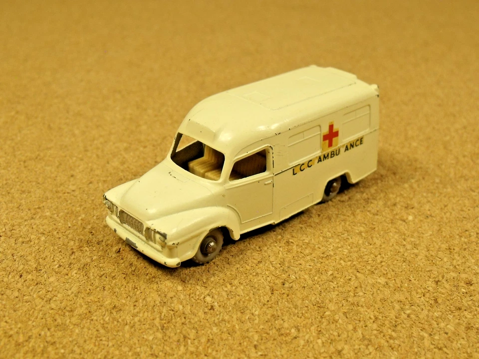 OLD VINTAGE LESNEY MATCHBOX # 14 LOMUS AMBULANCE GRAY PLASTIC WHEELS - Image 4 of 4