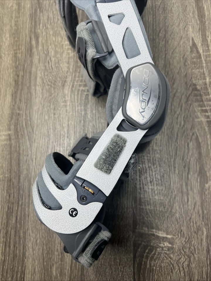 Rodillera DonJoy OA Nano Ajustador Lateral Izquierdo Talla Pequeña Foto 2 de 4