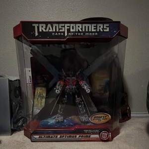 Transformers Dark of the Moon Ultimate Optimus Prime Action Figure Store Display