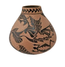 Eduardo Quintana Ro Lizard vase Pottery Aztec Serpant Bird Mata Ortiz Signed