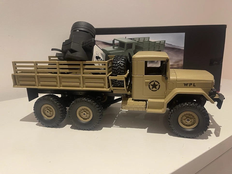 WPL B16 1/16 Scale RC Truck 6WD–7.4V Li-Ion, Proportional Steering & Throttle RT - Image 4 of 4