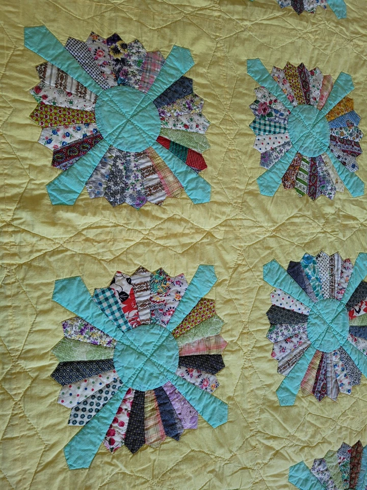 Hand Made Dresden Plate Design Patchwork Quilt Blanket 68"x84" Foto 3 de 4