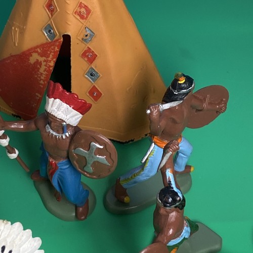 Vintage Britains Plastic Indians Figures Bundle - Picture 8 of 10
