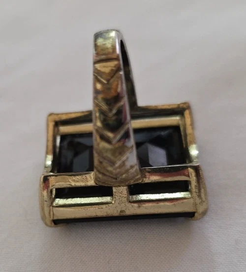 ANILLO HEIDI DAUS CLÁSICO DE ÓNIX, PIEDRA RECTANGULAR, TALLA 8 Foto 4 de 4