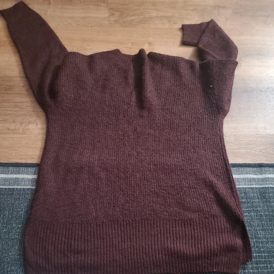 Blusa túnica Nine West gola V bainha degrau marrom metálica tamanho G - Imagem 2 de 4